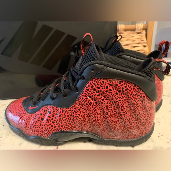 Nike Little Posite One (GS) Black & Crimson Red Size 7Y Basketball Shoes - Picture 2 of 6